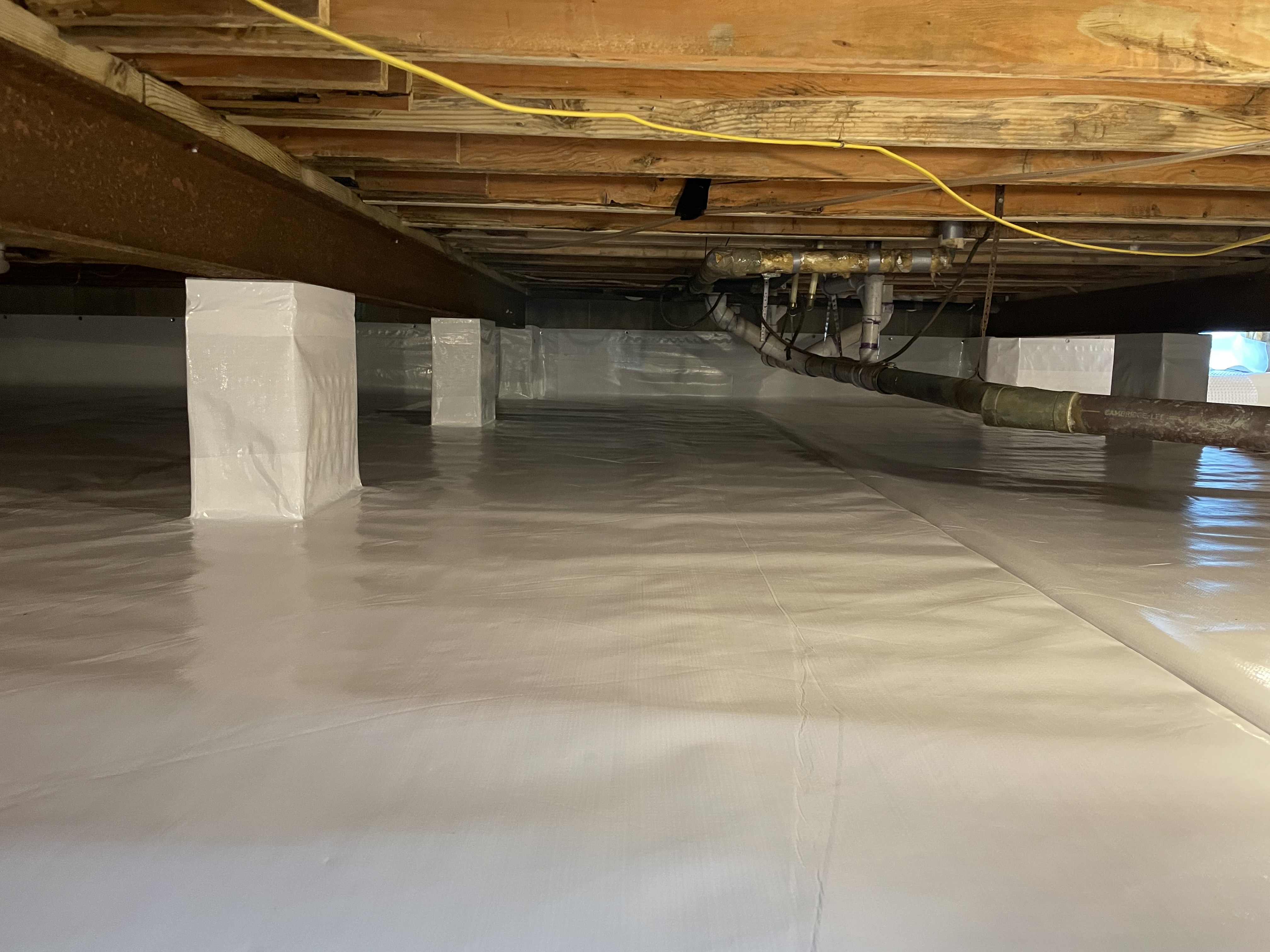 When Does a Crawl Space Need a Vapor Barrier? blog header image 